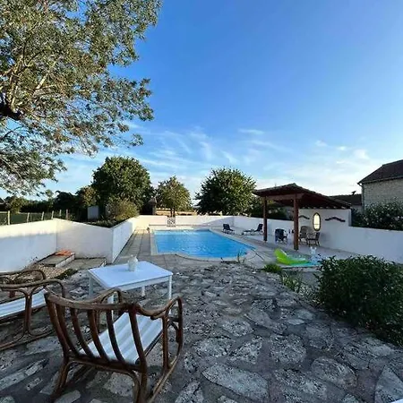 Beautiful Charente With Swimming Pool Semesterbostad