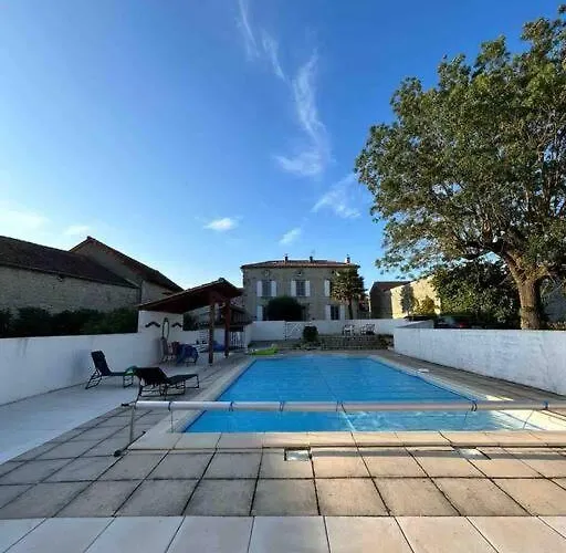 Beautiful Charente With Swimming Pool Сasa de vacaciones Marcillac-Lanville