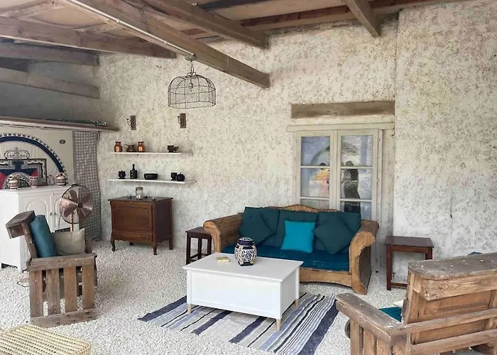 Beautiful Charente With Swimming Pool Сasa de vacaciones